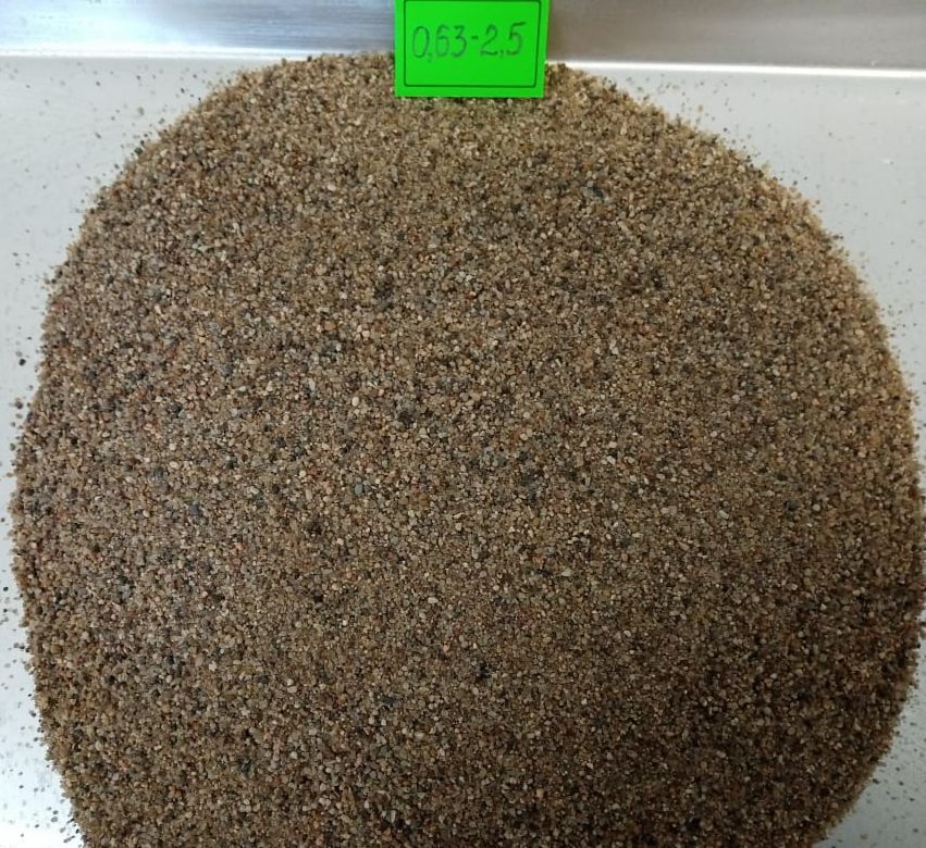 Песок природный фракционированный,  смеси фракций 0,63-2,5 мм по ГОСТ 8736-2014